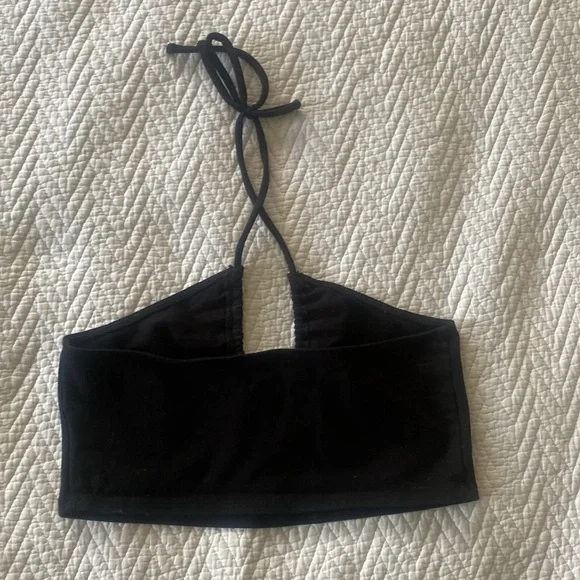 Garage cropped going out top. - Picture 3 of 3